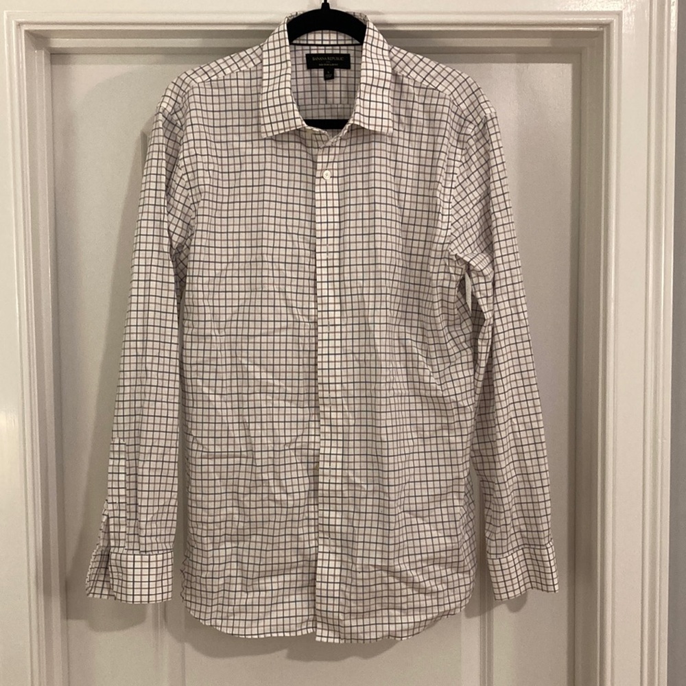 Banana republic factory Men’s L Slim Fit dress shirt.